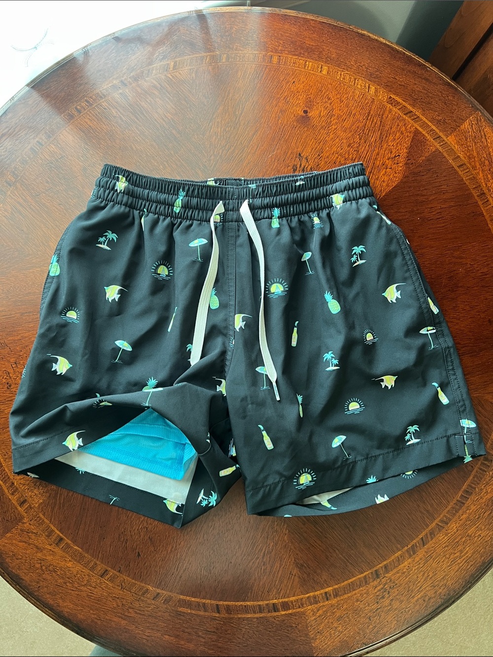 Men’s Chubbies 5.5” Classic Lined Swim Trunks, The Beach Essentials, Size XS